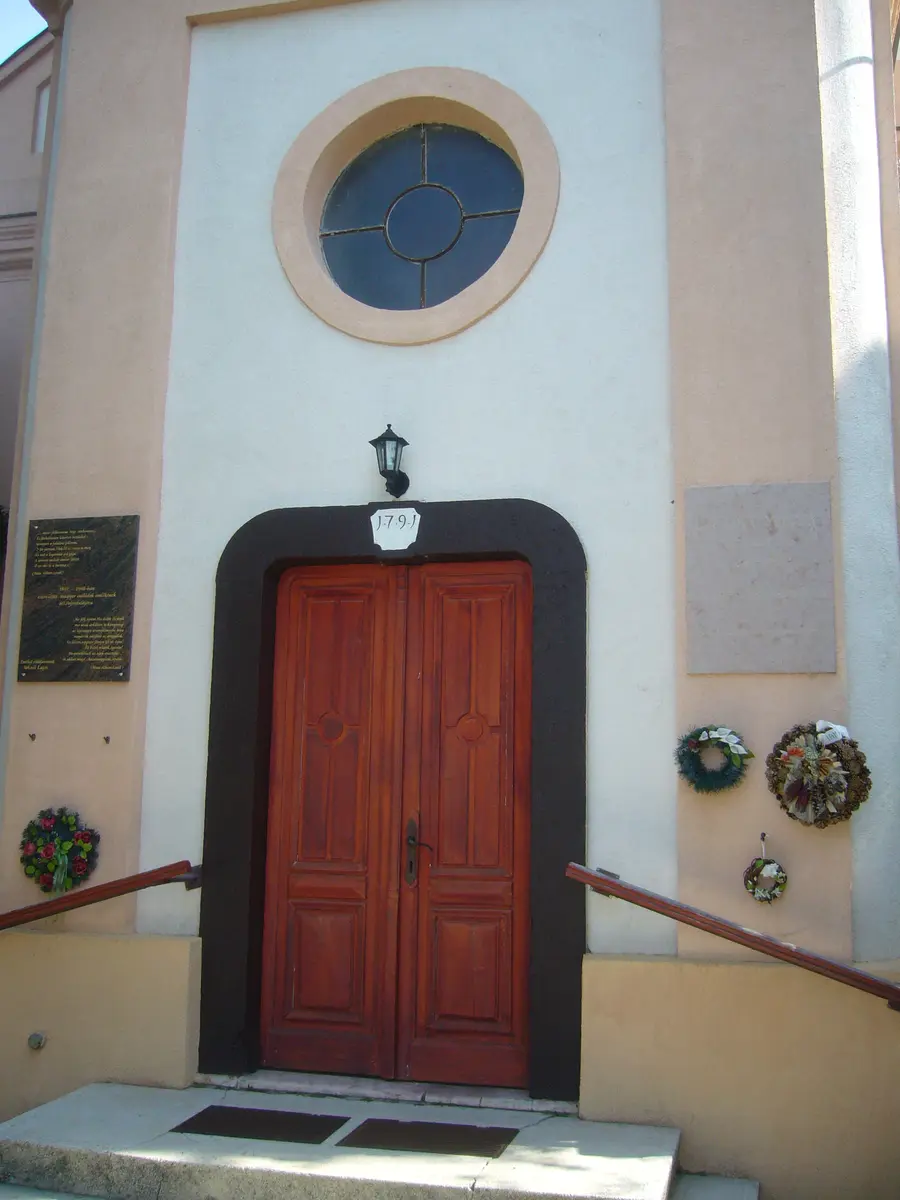 Búcs templombejárat